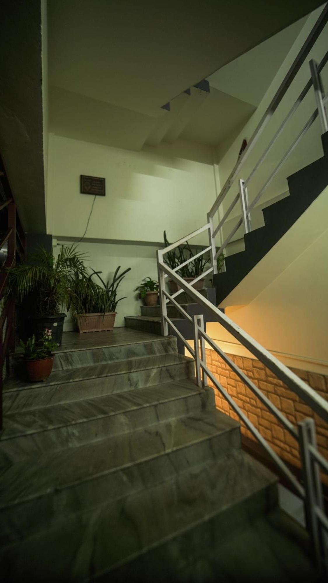 Apartamento de 350 m² en Laitumkhrah, con 10 habitación Shillong Exterior foto