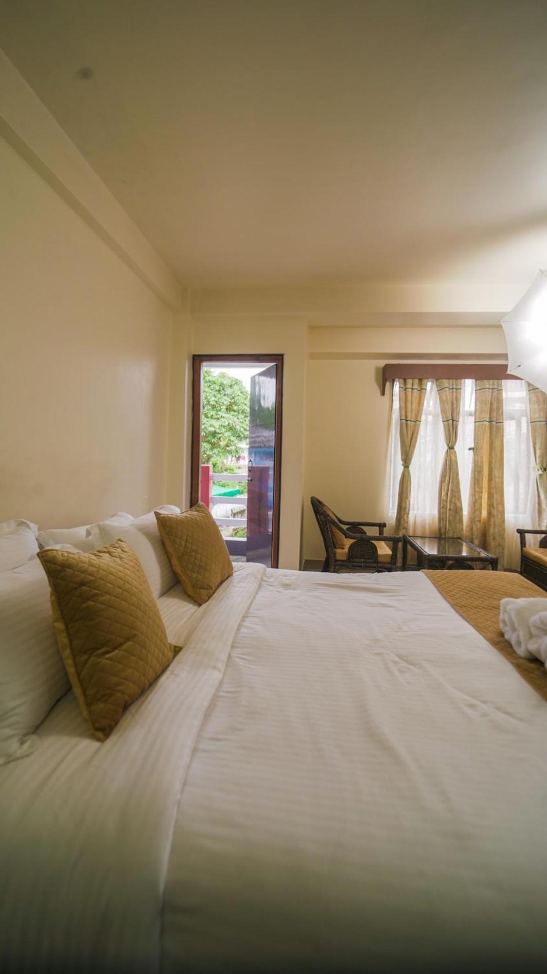 Apartamento de 350 m² en Laitumkhrah, con 10 habitación Shillong Exterior foto